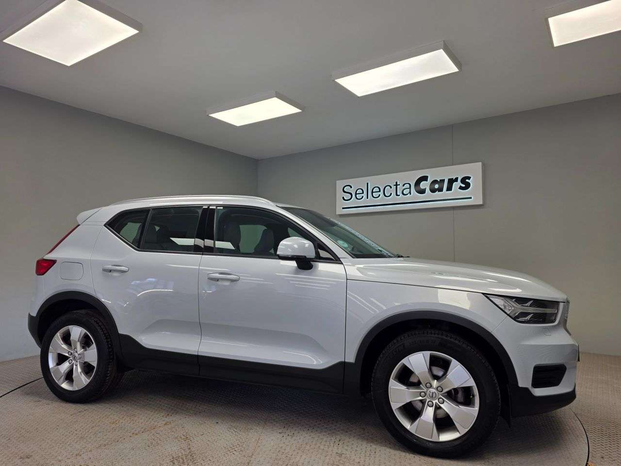 2019 VOLVO XC40 2019 VOLVO XC40