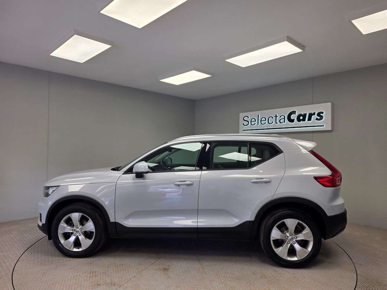 2019 VOLVO XC40 2019 VOLVO XC40