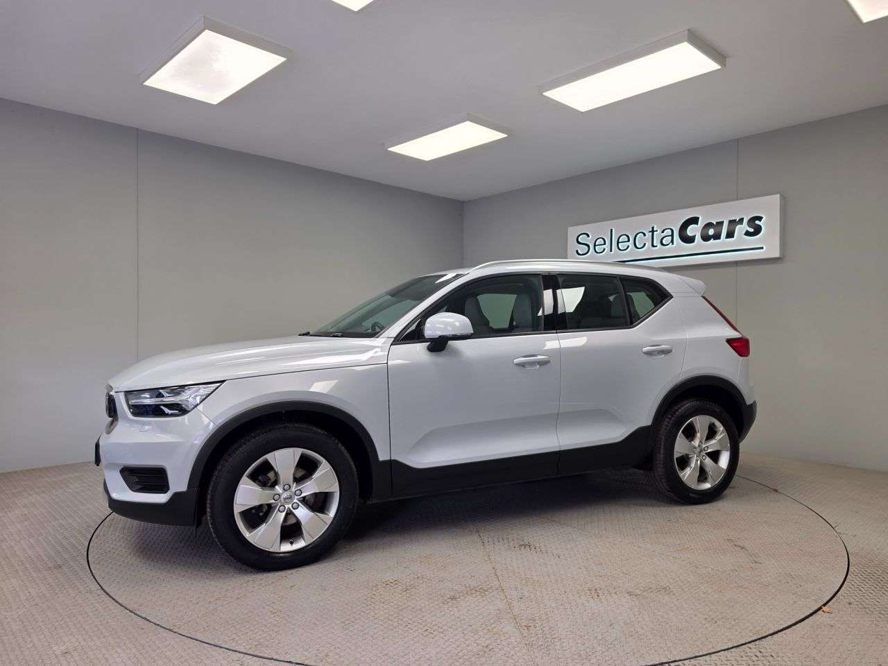 2019 VOLVO XC40 2019 VOLVO XC40
