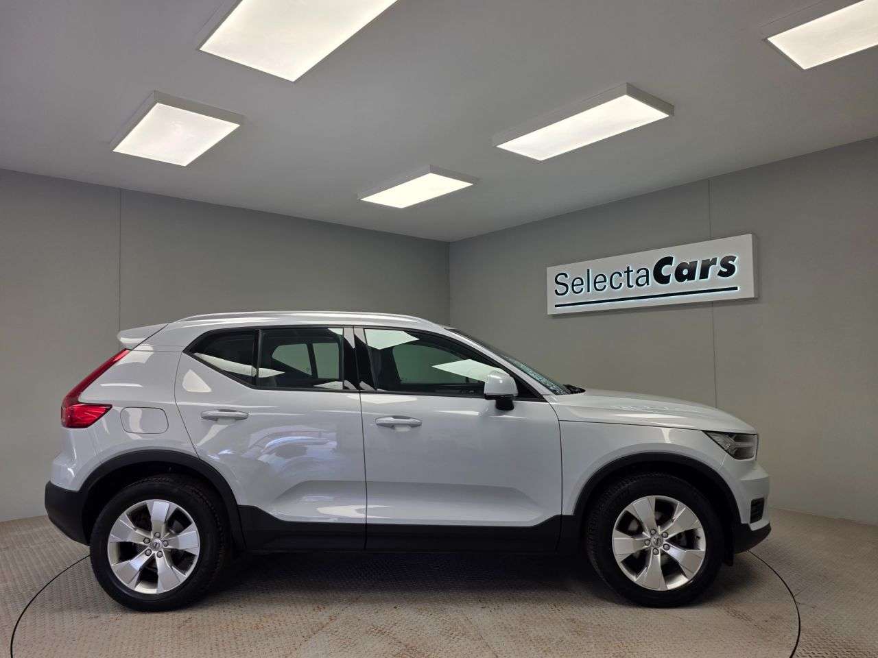 2019 VOLVO XC40 2019 VOLVO XC40