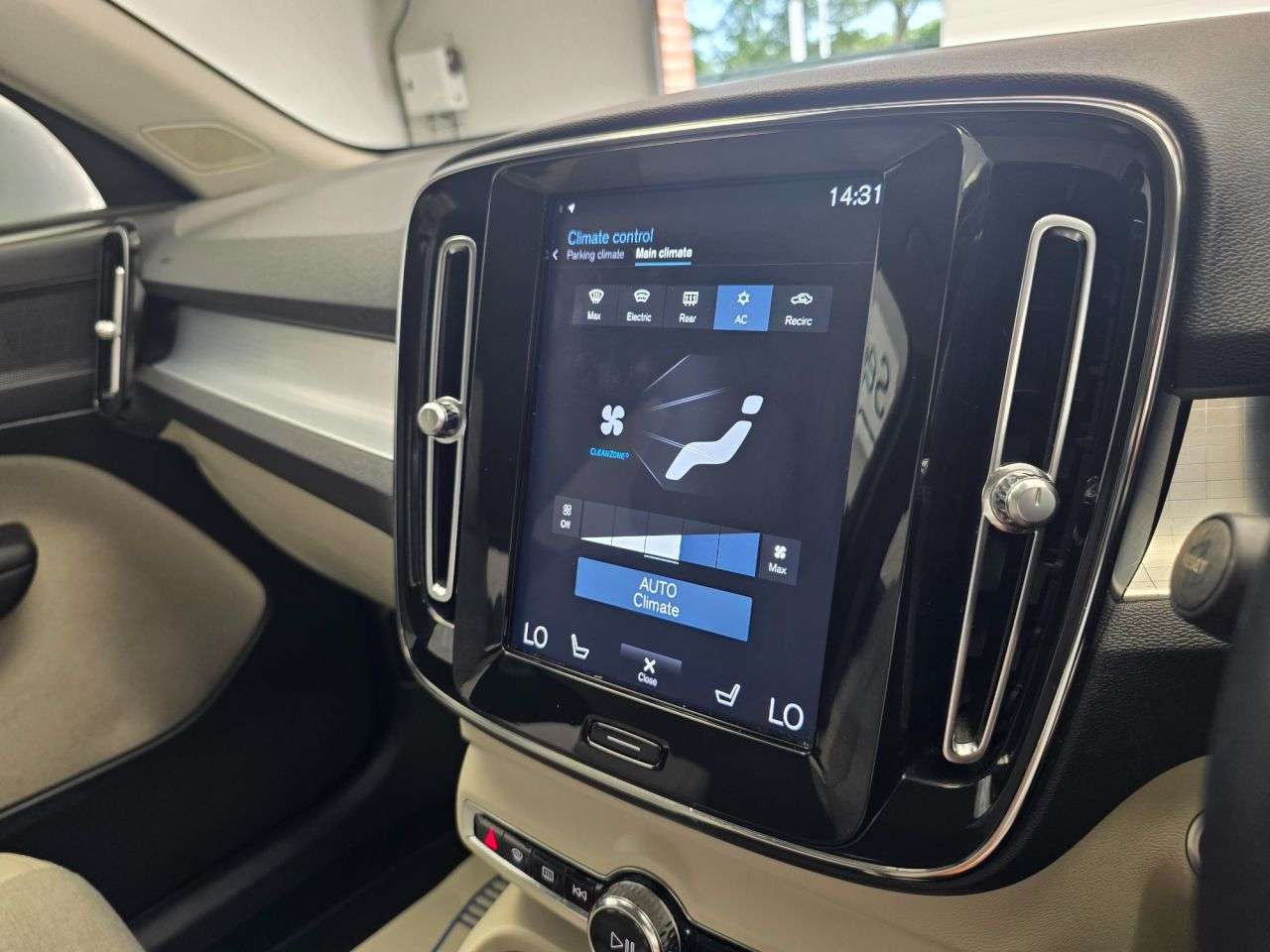 2019 VOLVO XC40 2019 VOLVO XC40