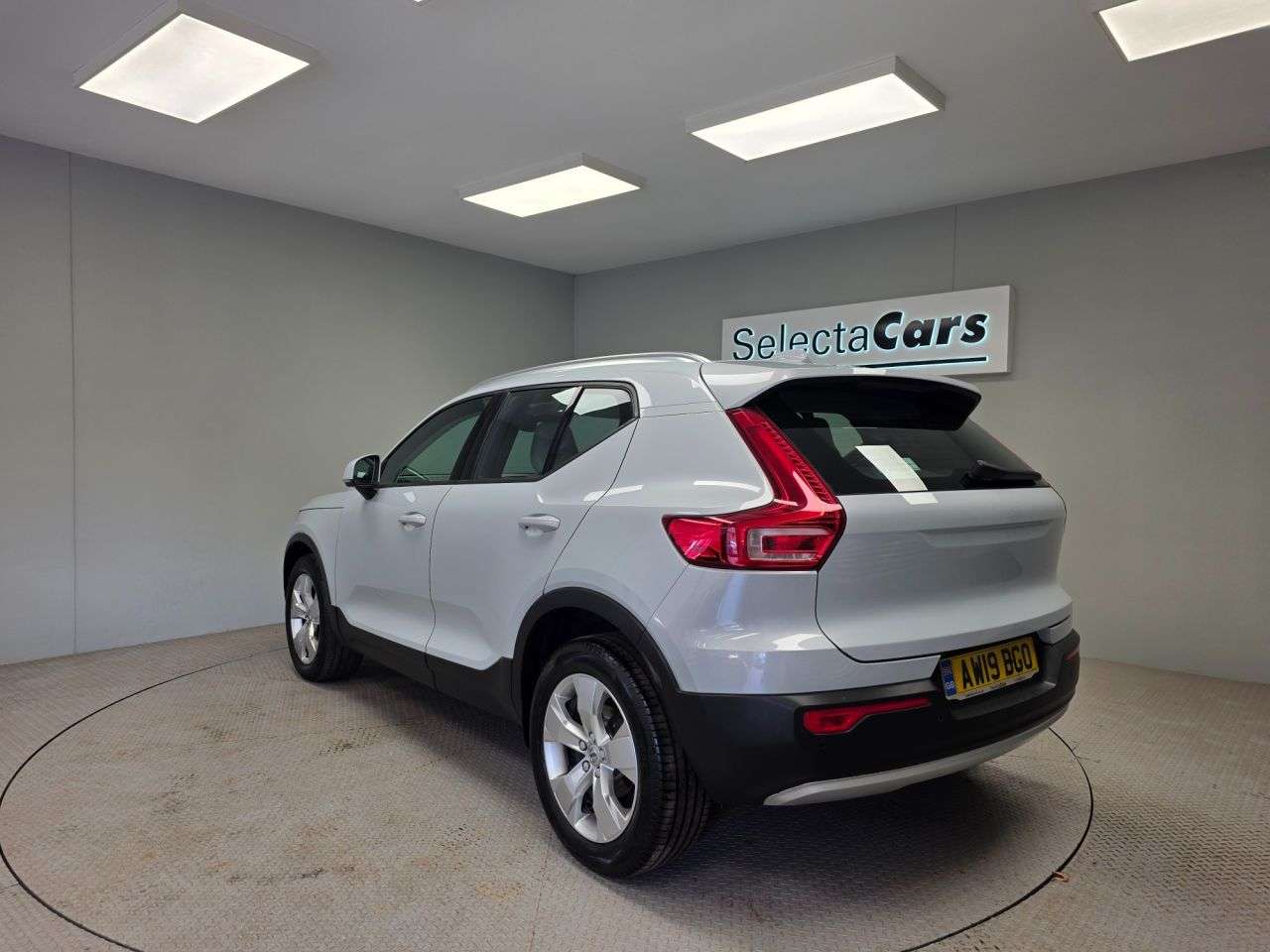 2019 VOLVO XC40 2019 VOLVO XC40