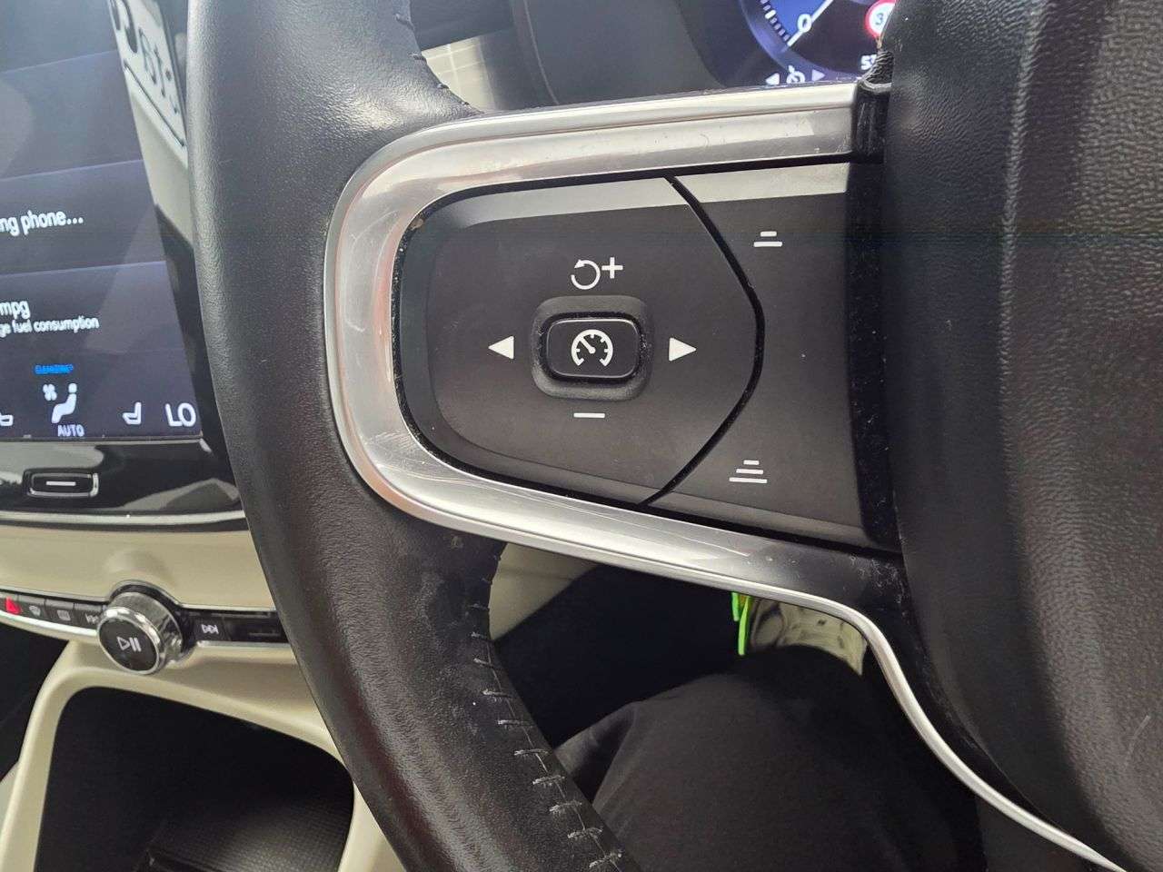 2019 VOLVO XC40 2019 VOLVO XC40