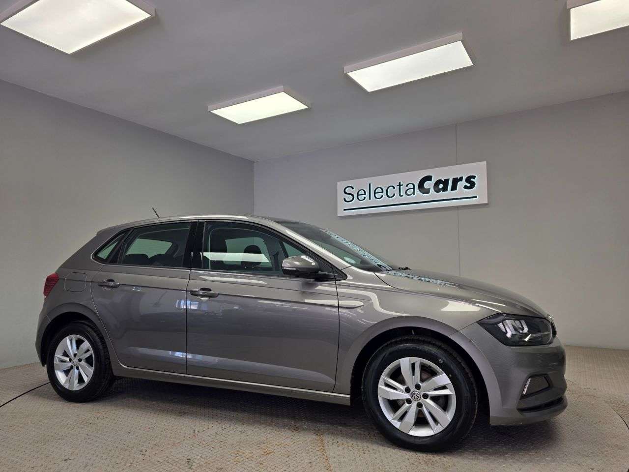 A 2019 VOLKSWAGEN POLO 1.0 TSI GPF SE Hatchback 5dr Petrol Manual Euro 6 (s/s) (95 ps) A 2019 VOLKSWAGEN POLO 1.0 TSI GPF SE Hatchback 5dr Petrol Manual Euro 6 (s/s) (95 ps)