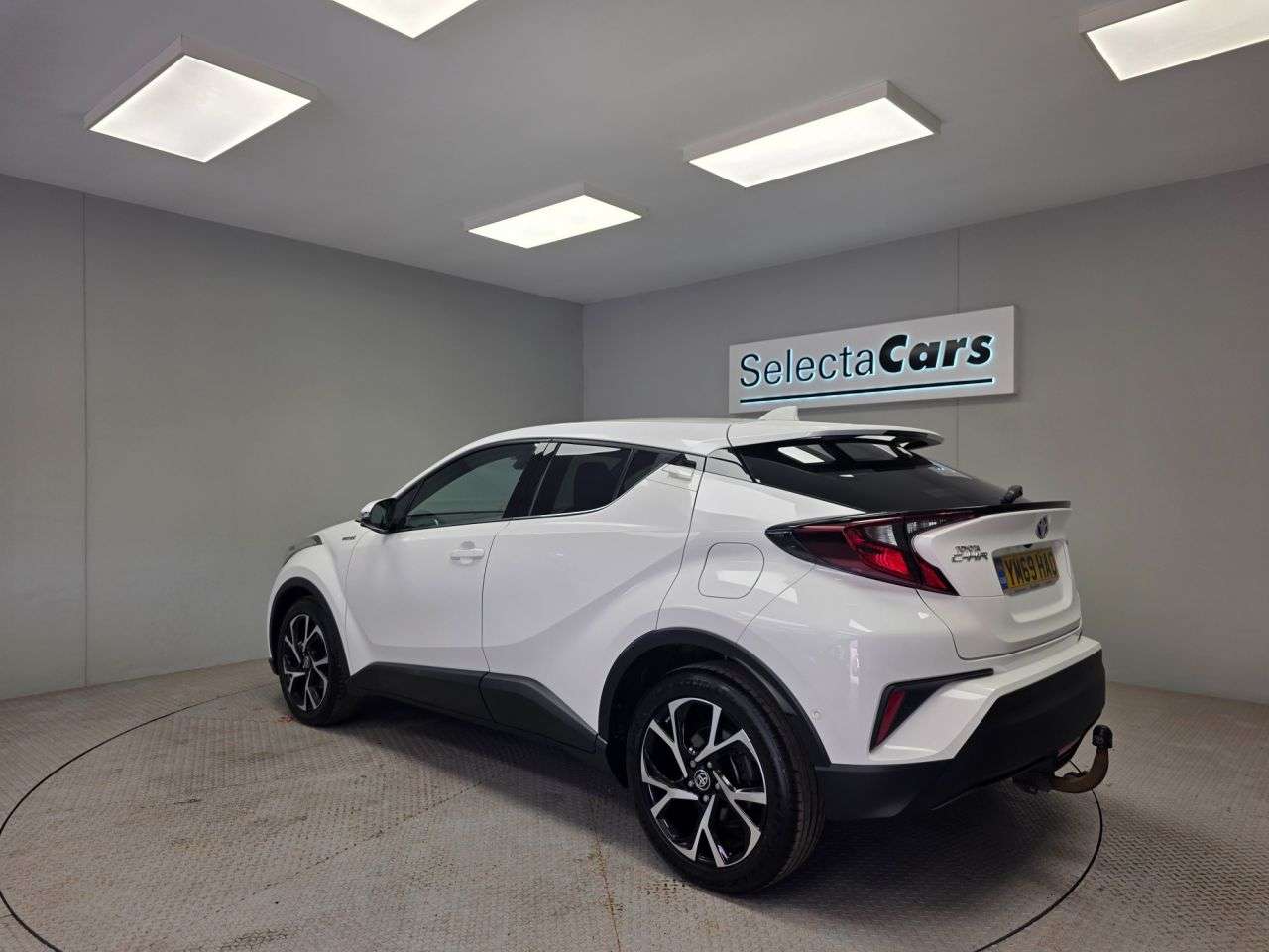A 2020 TOYOTA C-HR 1.8 VVT-h Design SUV 5dr Petrol Hybrid CVT Euro 6 (s/s) (122 ps) A 2020 TOYOTA C-HR 1.8 VVT-h Design SUV 5dr Petrol Hybrid CVT Euro 6 (s/s) (122 ps)