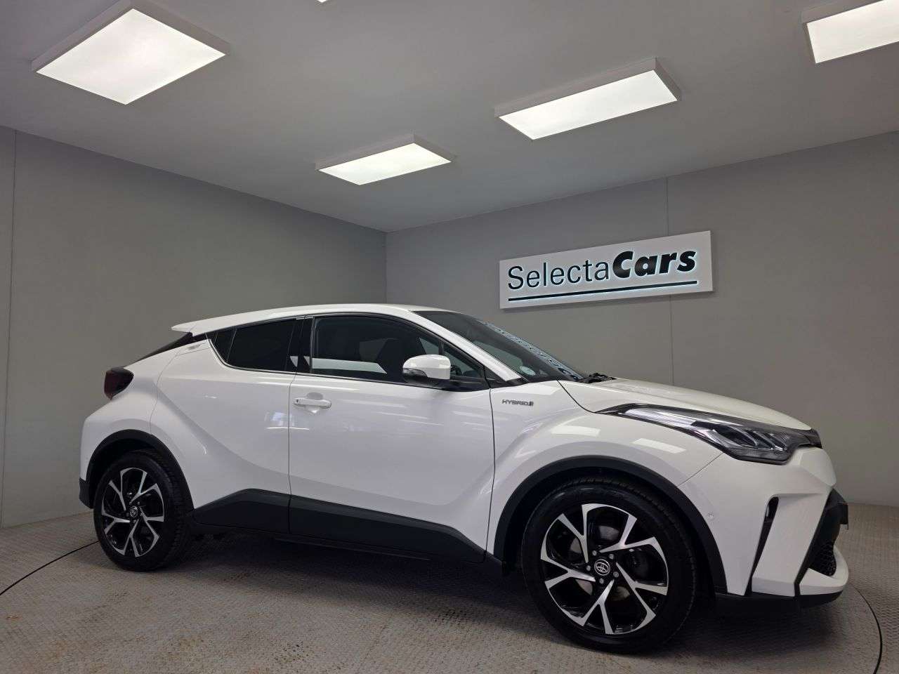 A 2020 TOYOTA C-HR 1.8 VVT-h Design SUV 5dr Petrol Hybrid CVT Euro 6 (s/s) (122 ps) A 2020 TOYOTA C-HR 1.8 VVT-h Design SUV 5dr Petrol Hybrid CVT Euro 6 (s/s) (122 ps)