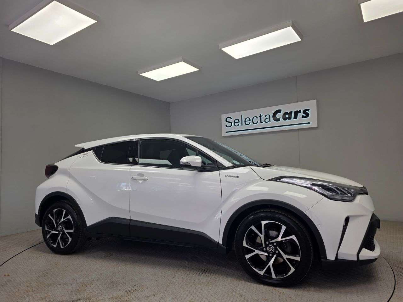 A 2020 TOYOTA C-HR 1.8 VVT-h Design SUV 5dr Petrol Hybrid CVT Euro 6 (s/s) (122 ps) A 2020 TOYOTA C-HR 1.8 VVT-h Design SUV 5dr Petrol Hybrid CVT Euro 6 (s/s) (122 ps)