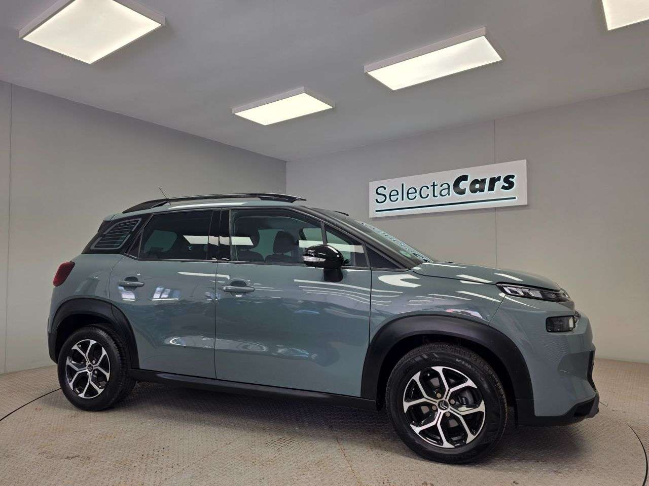 A 2023 CITROEN C3 AIRCROSS 1.2 PureTech Shine SUV 5dr Petrol Manual Euro 6 (s/s) (110 ps) A 2023 CITROEN C3 AIRCROSS 1.2 PureTech Shine SUV 5dr Petrol Manual Euro 6 (s/s) (110 ps)