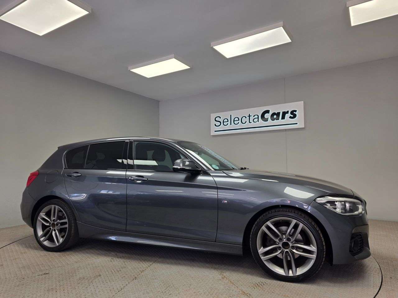 A 2019 BMW 1 SERIES 2.0 120i GPF M Sport Hatchback 5dr Petrol Auto Euro 6 (s/s) (184 ps) A 2019 BMW 1 SERIES 2.0 120i GPF M Sport Hatchback 5dr Petrol Auto Euro 6 (s/s) (184 ps)