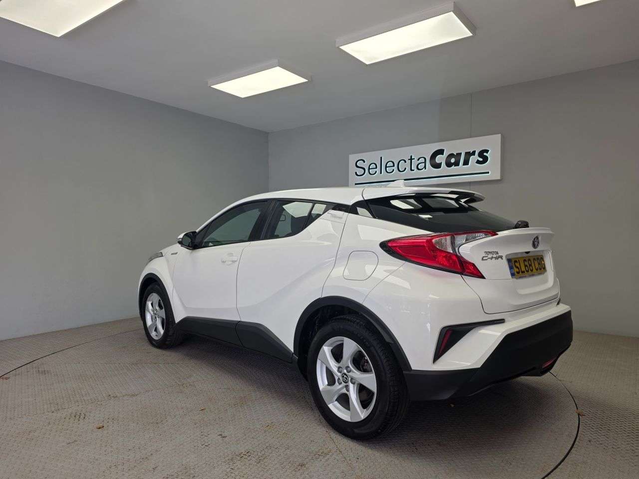 A 2018 TOYOTA C-HR 1.8 VVT-h Icon SUV 5dr Petrol Hybrid CVT Euro 6 (s/s) (122 ps) A 2018 TOYOTA C-HR 1.8 VVT-h Icon SUV 5dr Petrol Hybrid CVT Euro 6 (s/s) (122 ps)