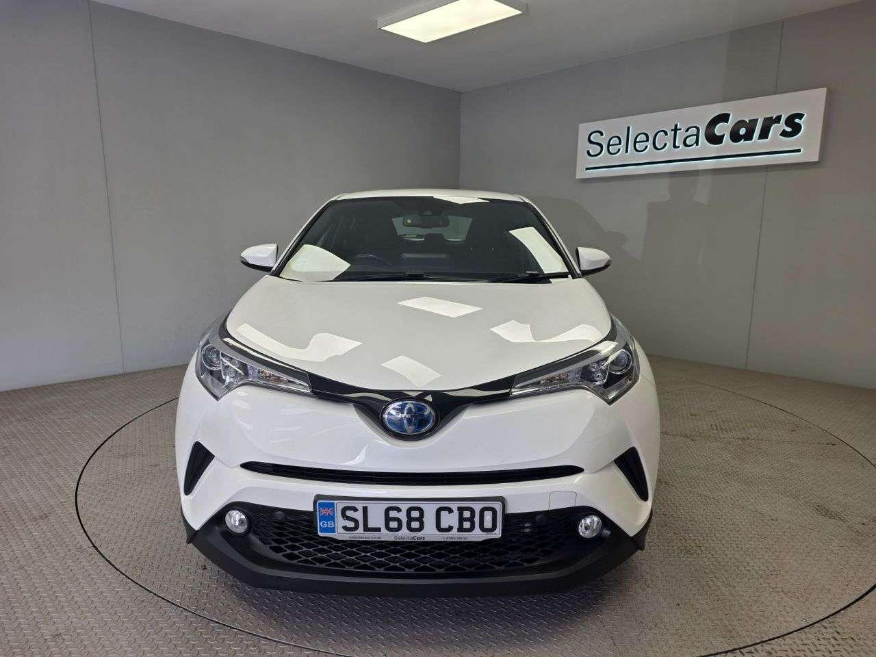 A 2018 TOYOTA C-HR 1.8 VVT-h Icon SUV 5dr Petrol Hybrid CVT Euro 6 (s/s) (122 ps) A 2018 TOYOTA C-HR 1.8 VVT-h Icon SUV 5dr Petrol Hybrid CVT Euro 6 (s/s) (122 ps)