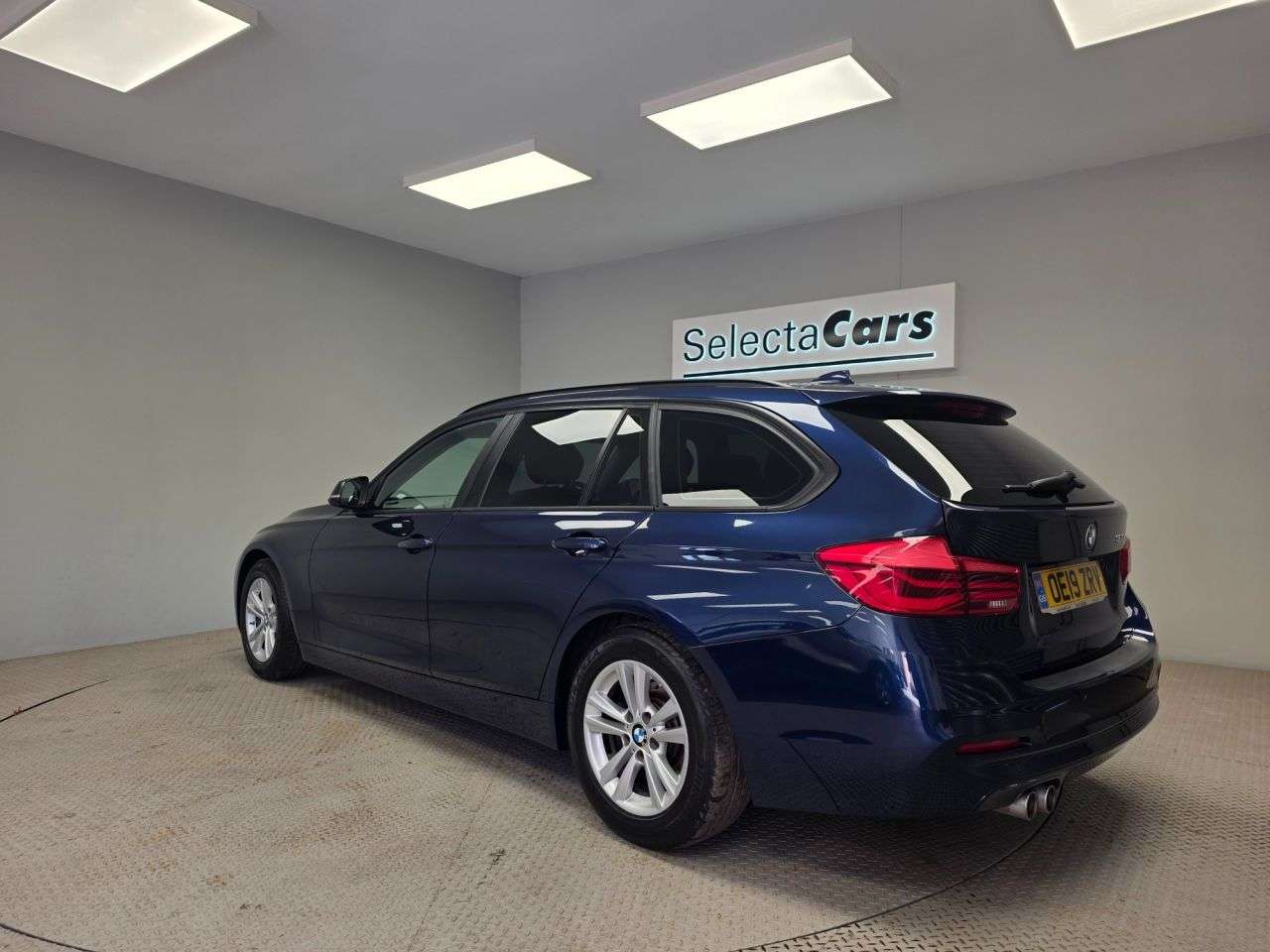A 2019 BMW 3 SERIES 2.0 320d ED Plus Touring 5dr Diesel Manual Euro 6 (s/s) (163 ps) A 2019 BMW 3 SERIES 2.0 320d ED Plus Touring 5dr Diesel Manual Euro 6 (s/s) (163 ps)