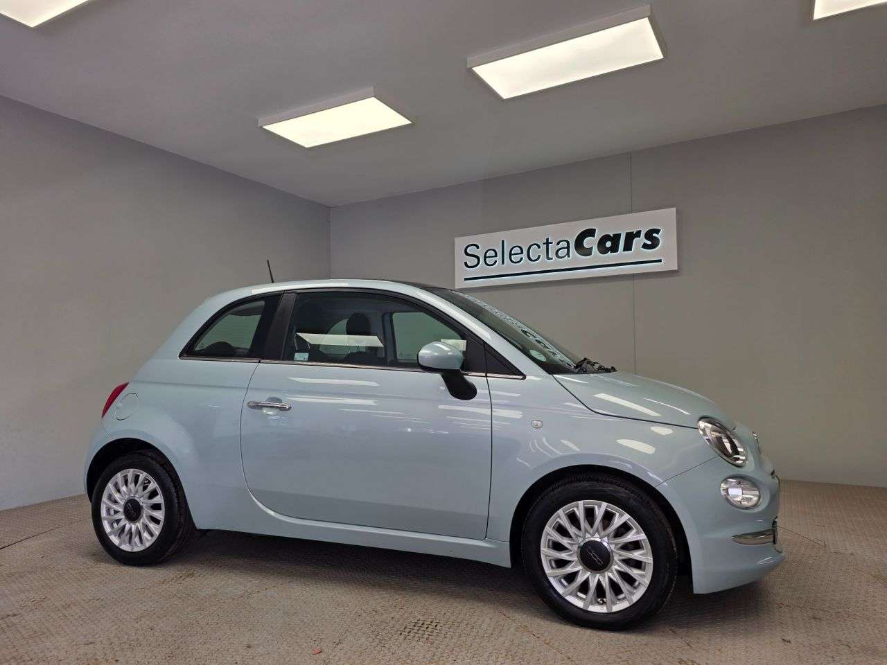 A 2023 FIAT 500 1.0 MHEV Hatchback 3dr Petrol Manual Euro 6 (s/s) (70 bhp) A 2023 FIAT 500 1.0 MHEV Hatchback 3dr Petrol Manual Euro 6 (s/s) (70 bhp)