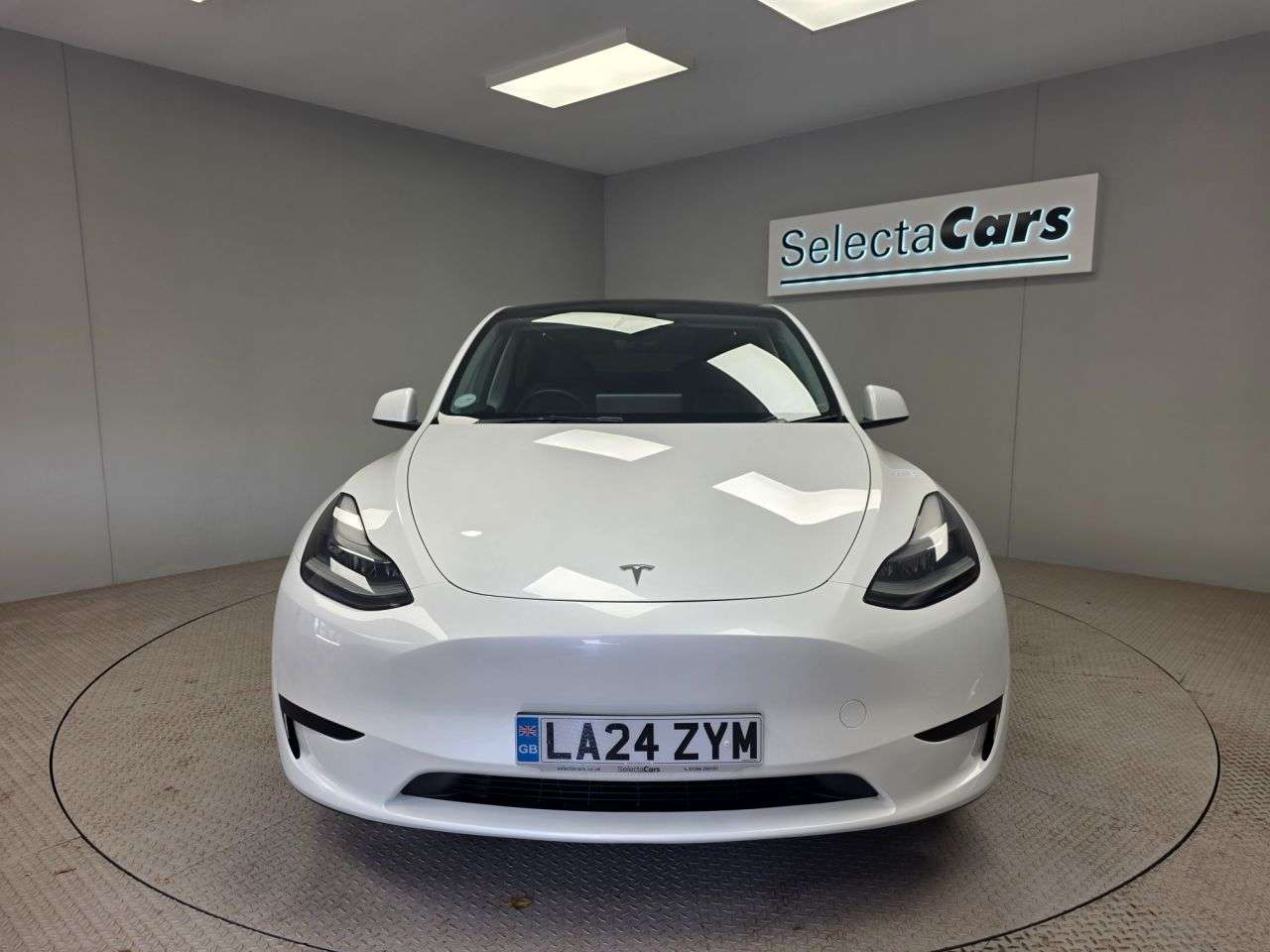 A 2024 TESLA MODEL Y SUV 5dr Electric Auto RWD (346 ps) A 2024 TESLA MODEL Y SUV 5dr Electric Auto RWD (346 ps)