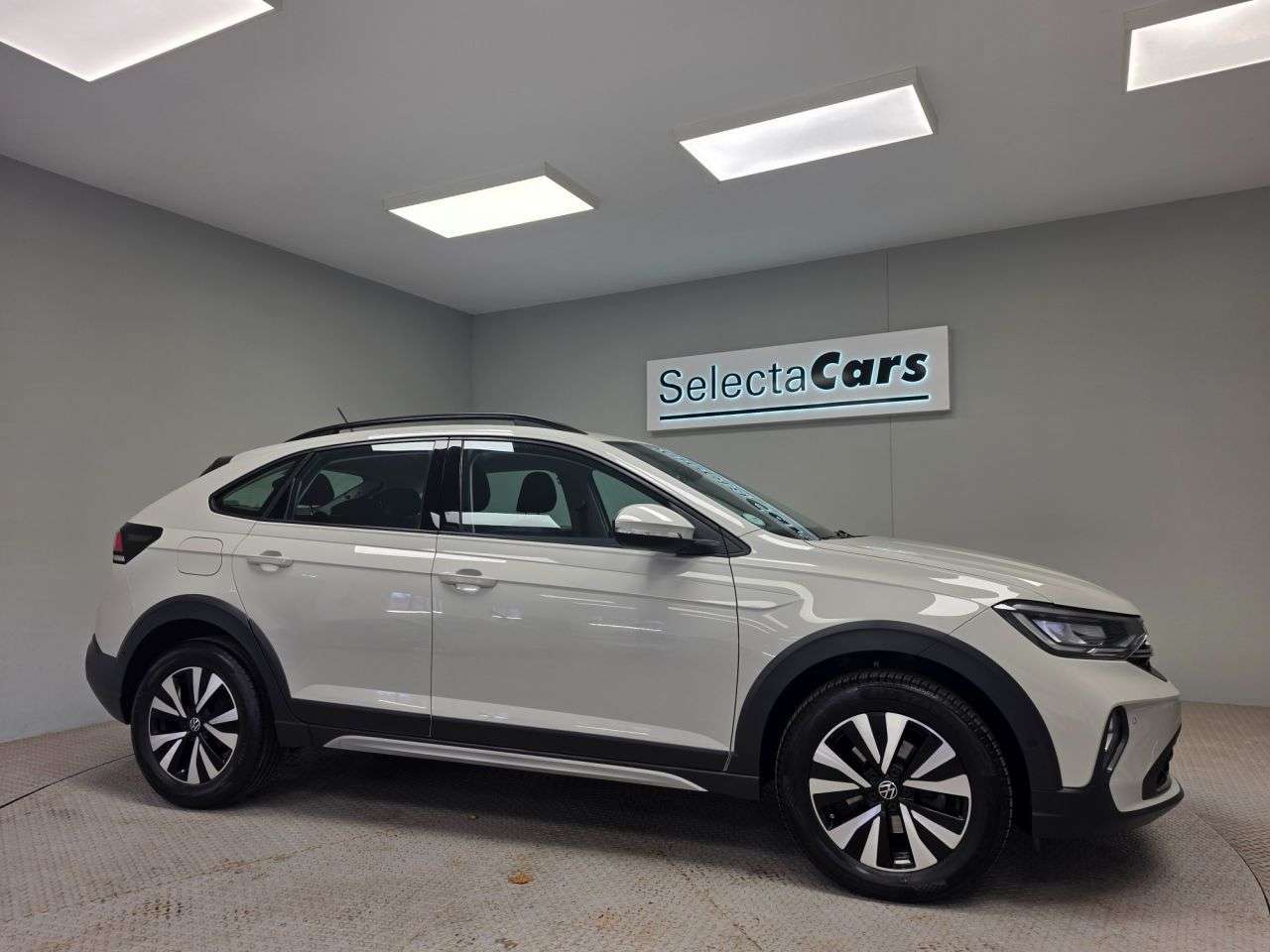 A 2023 VOLKSWAGEN TAIGO 1.0 TSI Life SUV 5dr Petrol Manual Euro 6 (s/s) (95 ps) A 2023 VOLKSWAGEN TAIGO 1.0 TSI Life SUV 5dr Petrol Manual Euro 6 (s/s) (95 ps)