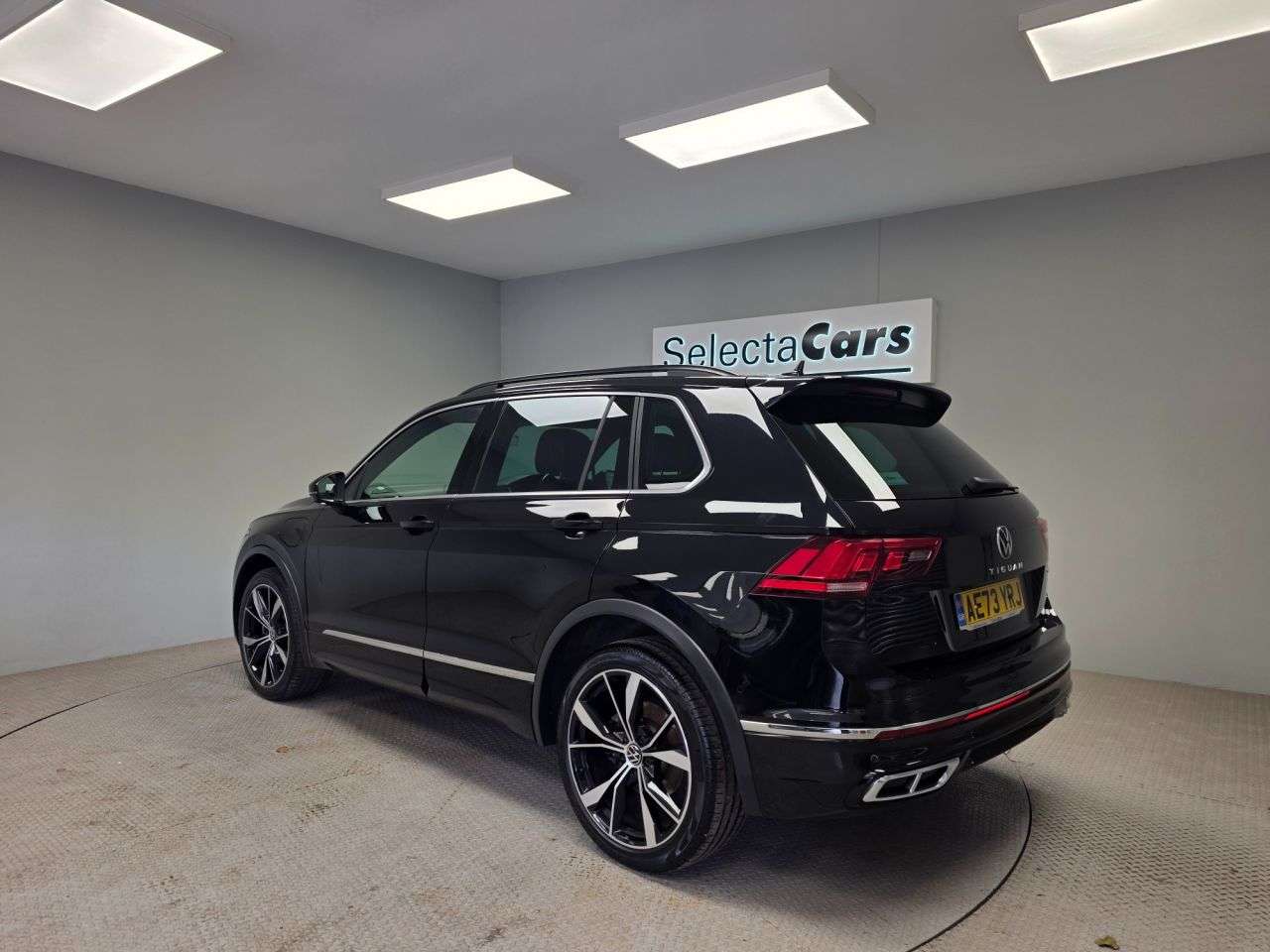 A 2023 VOLKSWAGEN TIGUAN 1.4 TSI 13kWh R-Line SUV 5dr Petrol Plug-in Hybrid DSG Euro 6 (s/s) (245 ps A 2023 VOLKSWAGEN TIGUAN 1.4 TSI 13kWh R-Line SUV 5dr Petrol Plug-in Hybrid DSG Euro 6 (s/s) (245 ps