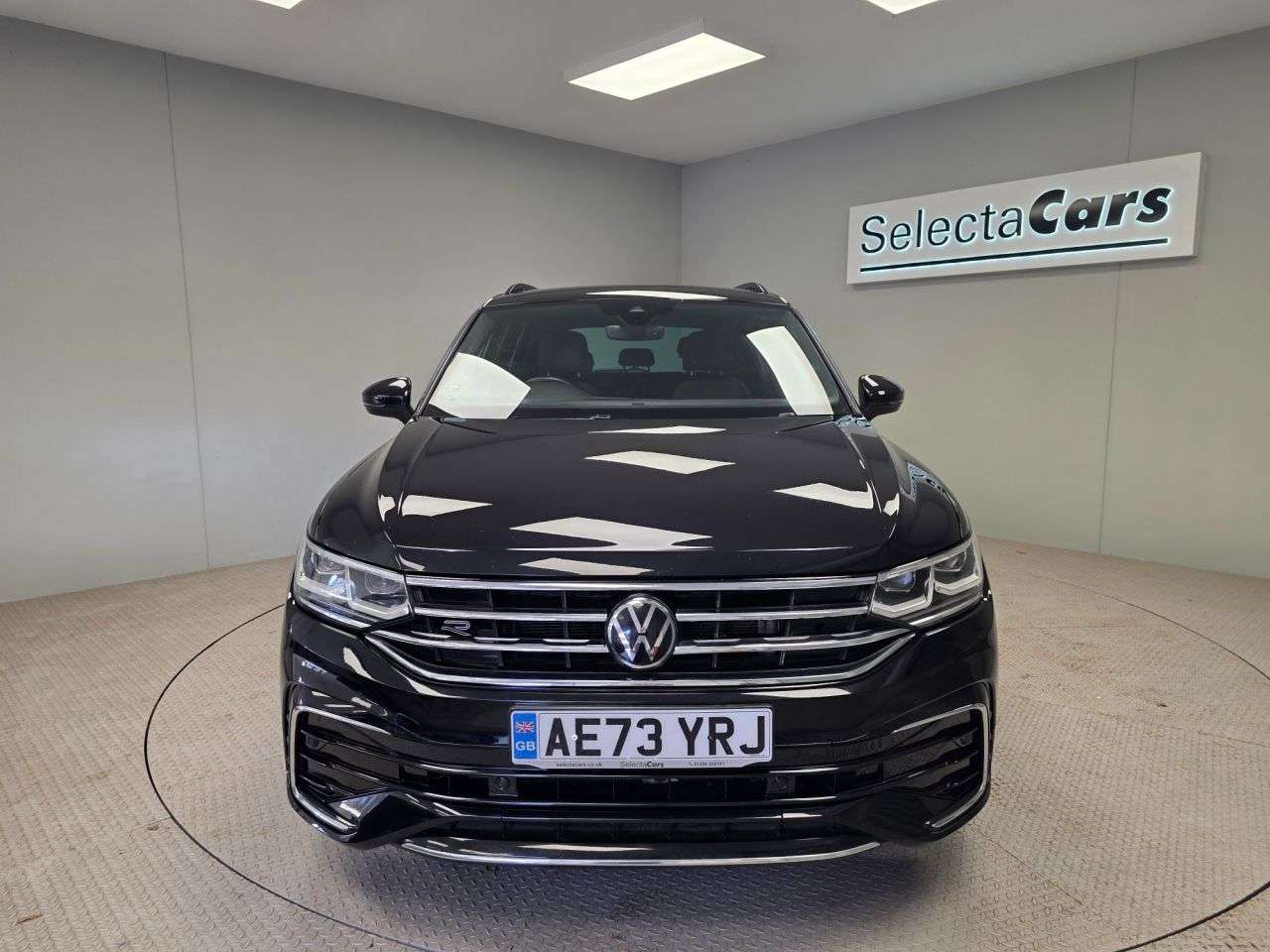 A 2023 VOLKSWAGEN TIGUAN 1.4 TSI 13kWh R-Line SUV 5dr Petrol Plug-in Hybrid DSG Euro 6 (s/s) (245 ps A 2023 VOLKSWAGEN TIGUAN 1.4 TSI 13kWh R-Line SUV 5dr Petrol Plug-in Hybrid DSG Euro 6 (s/s) (245 ps