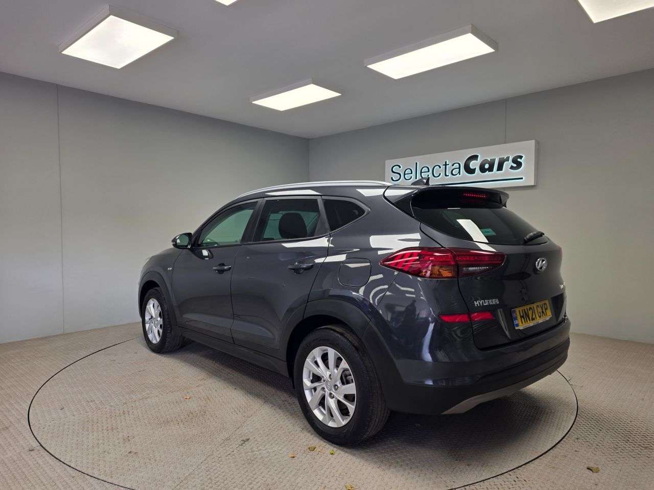 A 2021 HYUNDAI TUCSON 1.6 CRDi MHEV SE Nav SUV 5dr Diesel Hybrid DCT Euro 6 (s/s) (136 ps) A 2021 HYUNDAI TUCSON 1.6 CRDi MHEV SE Nav SUV 5dr Diesel Hybrid DCT Euro 6 (s/s) (136 ps)