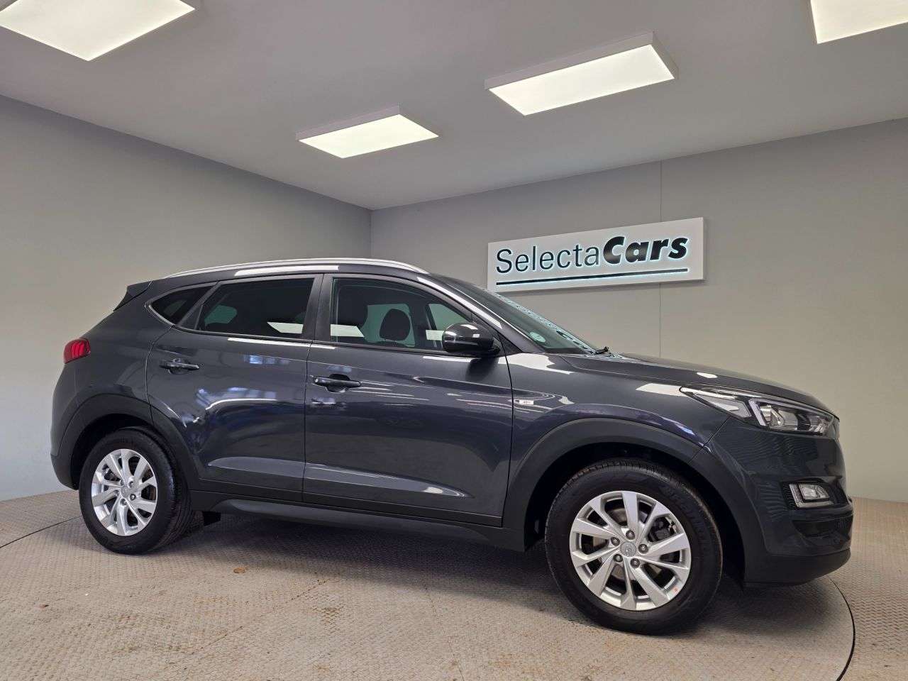 A 2021 HYUNDAI TUCSON 1.6 CRDi MHEV SE Nav SUV 5dr Diesel Hybrid DCT Euro 6 (s/s) (136 ps) A 2021 HYUNDAI TUCSON 1.6 CRDi MHEV SE Nav SUV 5dr Diesel Hybrid DCT Euro 6 (s/s) (136 ps)