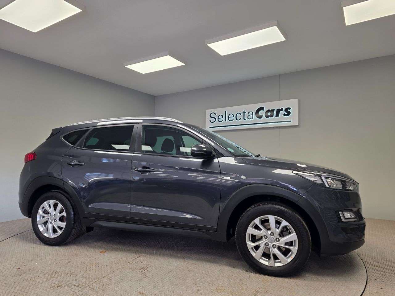 A 2021 HYUNDAI TUCSON 1.6 CRDi MHEV SE Nav SUV 5dr Diesel Hybrid DCT Euro 6 (s/s) (136 ps) A 2021 HYUNDAI TUCSON 1.6 CRDi MHEV SE Nav SUV 5dr Diesel Hybrid DCT Euro 6 (s/s) (136 ps)