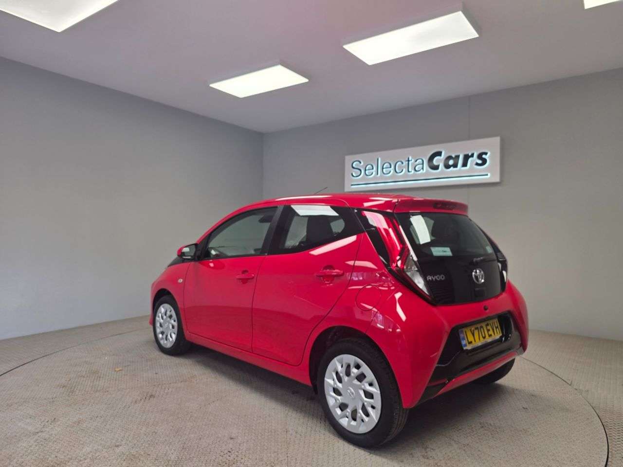 A 2021 TOYOTA AYGO 1.0 VVT-i x-play Hatchback 5dr Petrol Manual Euro 6 (Safety Sense) (71 ps) A 2021 TOYOTA AYGO 1.0 VVT-i x-play Hatchback 5dr Petrol Manual Euro 6 (Safety Sense) (71 ps)