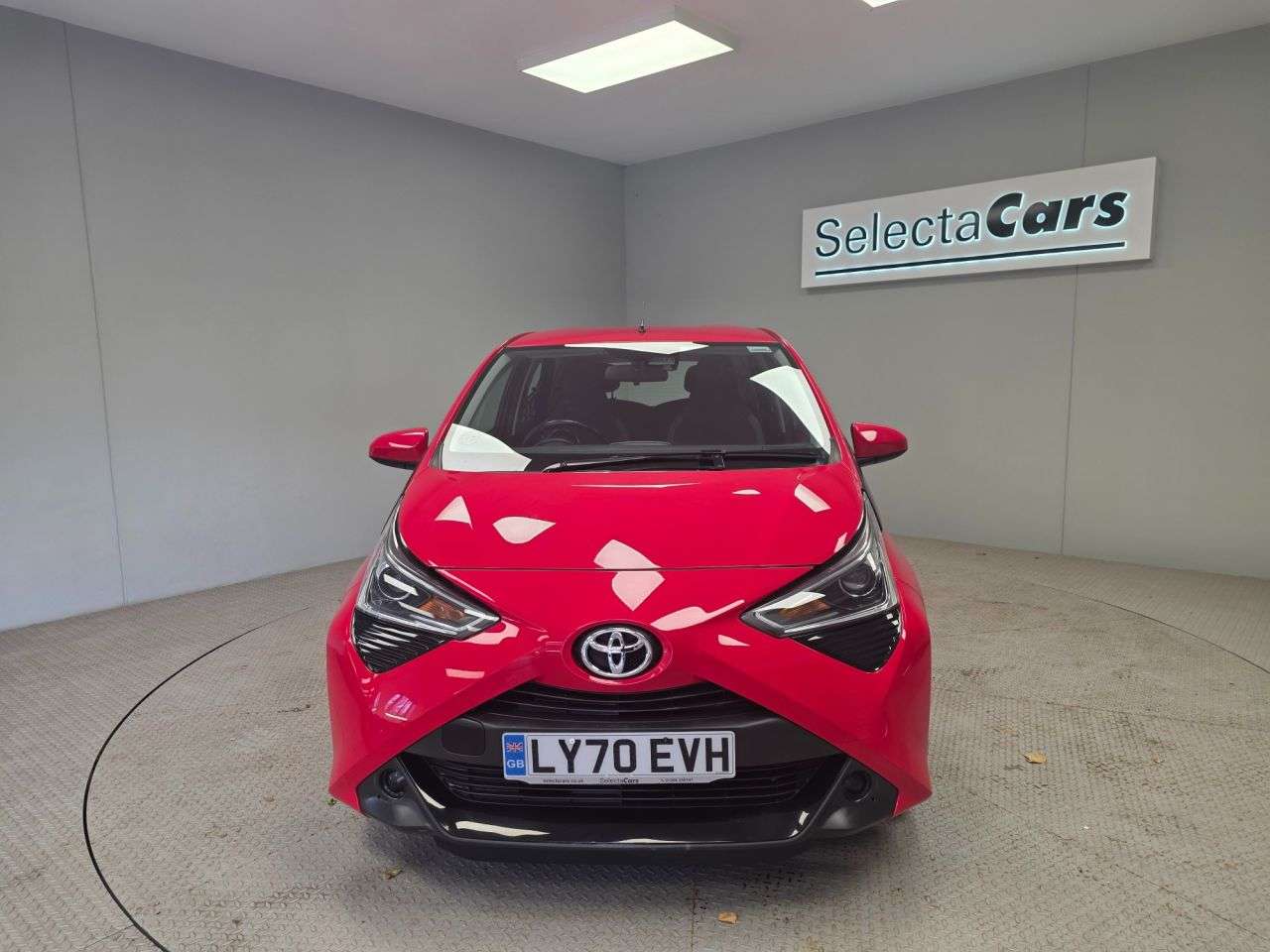 A 2021 TOYOTA AYGO 1.0 VVT-i x-play Hatchback 5dr Petrol Manual Euro 6 (Safety Sense) (71 ps) A 2021 TOYOTA AYGO 1.0 VVT-i x-play Hatchback 5dr Petrol Manual Euro 6 (Safety Sense) (71 ps)