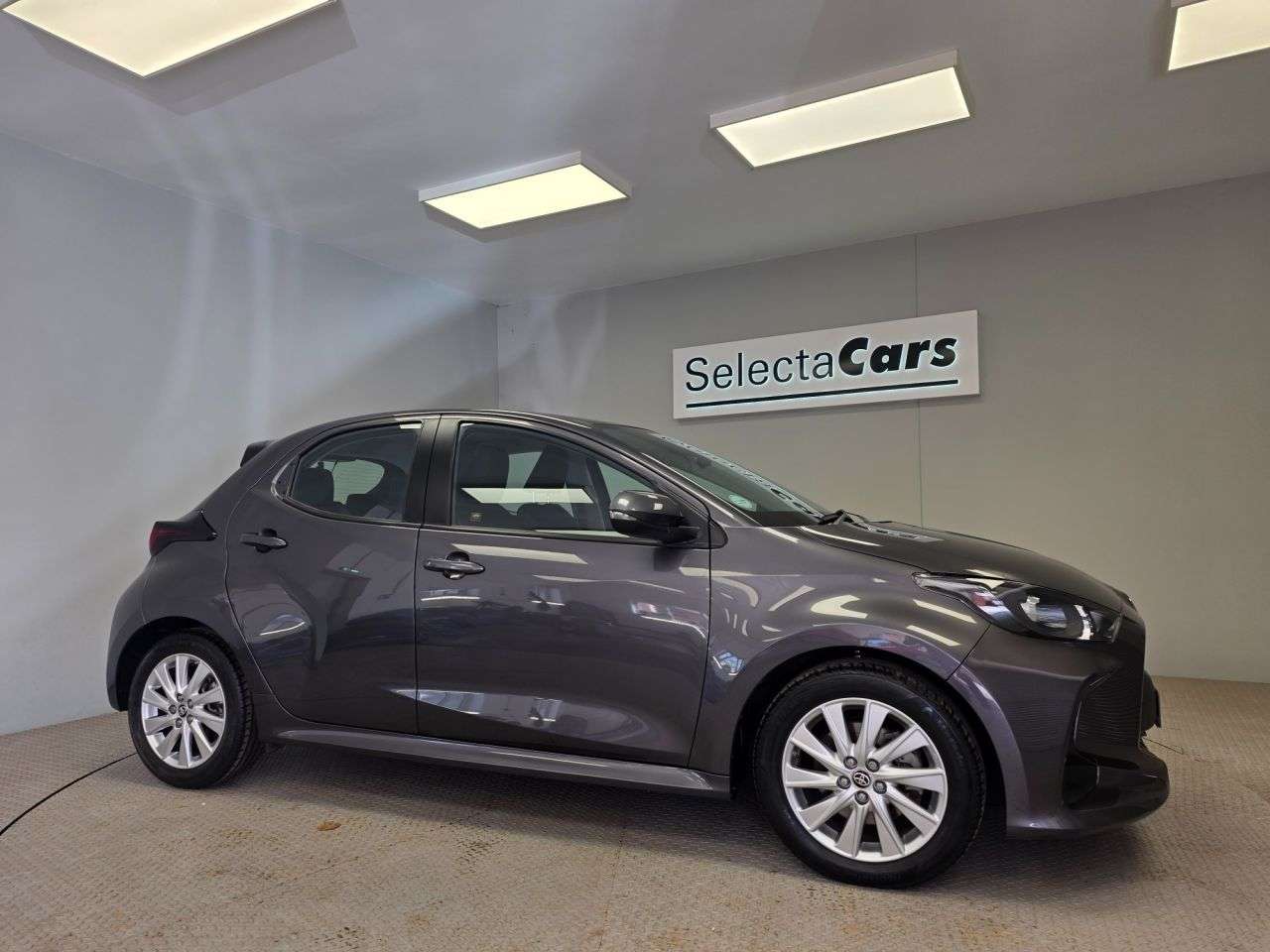 A 2022 TOYOTA YARIS 1.5 VVT-h Icon Hatchback 5dr Petrol Hybrid E-CVT Euro 6 (s/s) (116 ps) A 2022 TOYOTA YARIS 1.5 VVT-h Icon Hatchback 5dr Petrol Hybrid E-CVT Euro 6 (s/s) (116 ps)