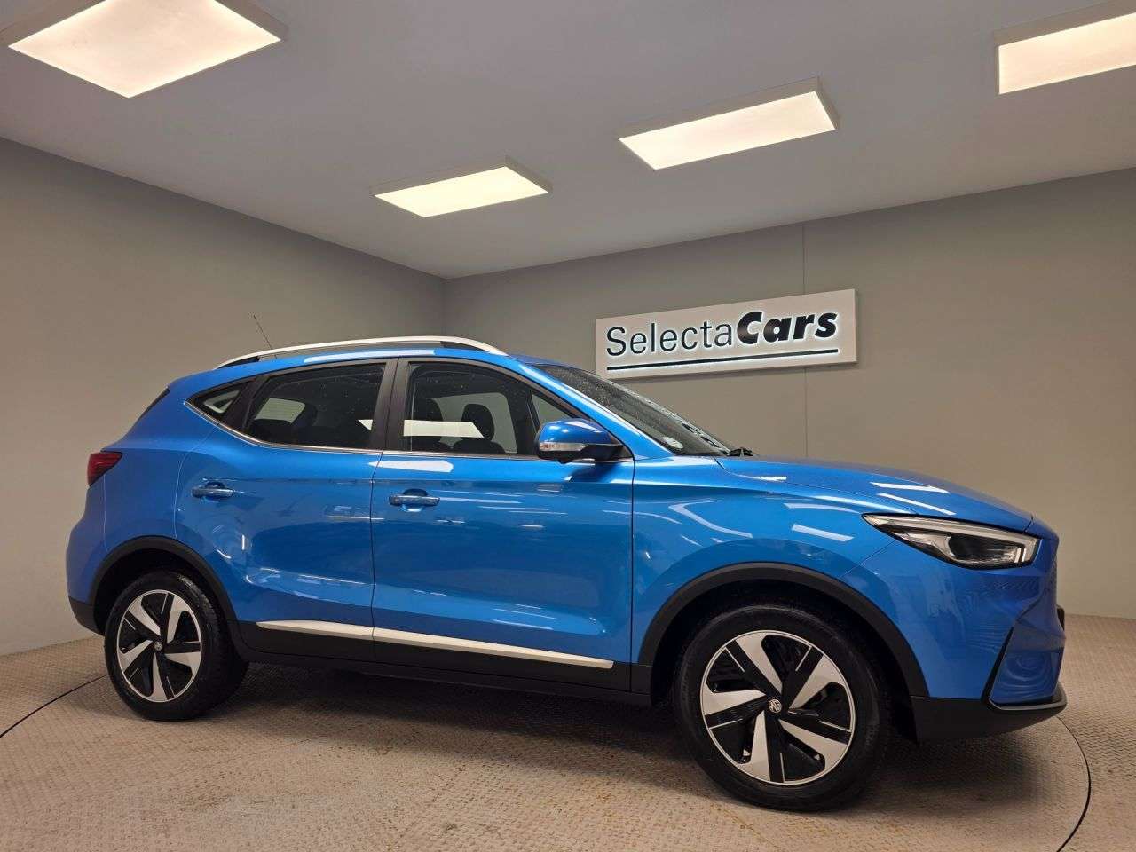 A 2022 MG MG ZS 72.6kWh Trophy Connect Long Range SUV 5dr Electric Auto (156 ps) A 2022 MG MG ZS 72.6kWh Trophy Connect Long Range SUV 5dr Electric Auto (156 ps)