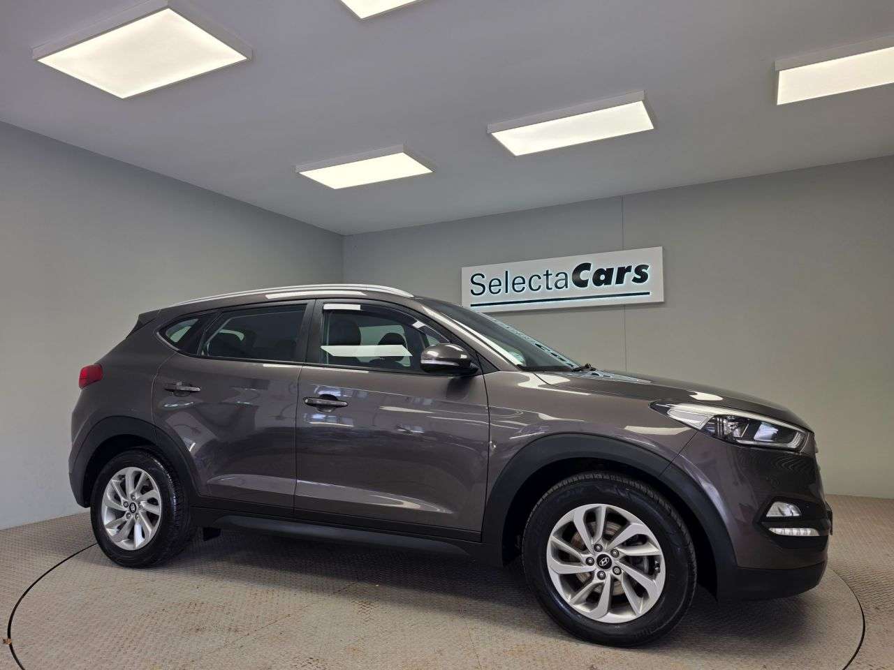 A 2016 HYUNDAI TUCSON 1.7 CRDi Blue Drive SE SUV 5dr Diesel DCT Euro 6 (s/s) (141 ps) A 2016 HYUNDAI TUCSON 1.7 CRDi Blue Drive SE SUV 5dr Diesel DCT Euro 6 (s/s) (141 ps)