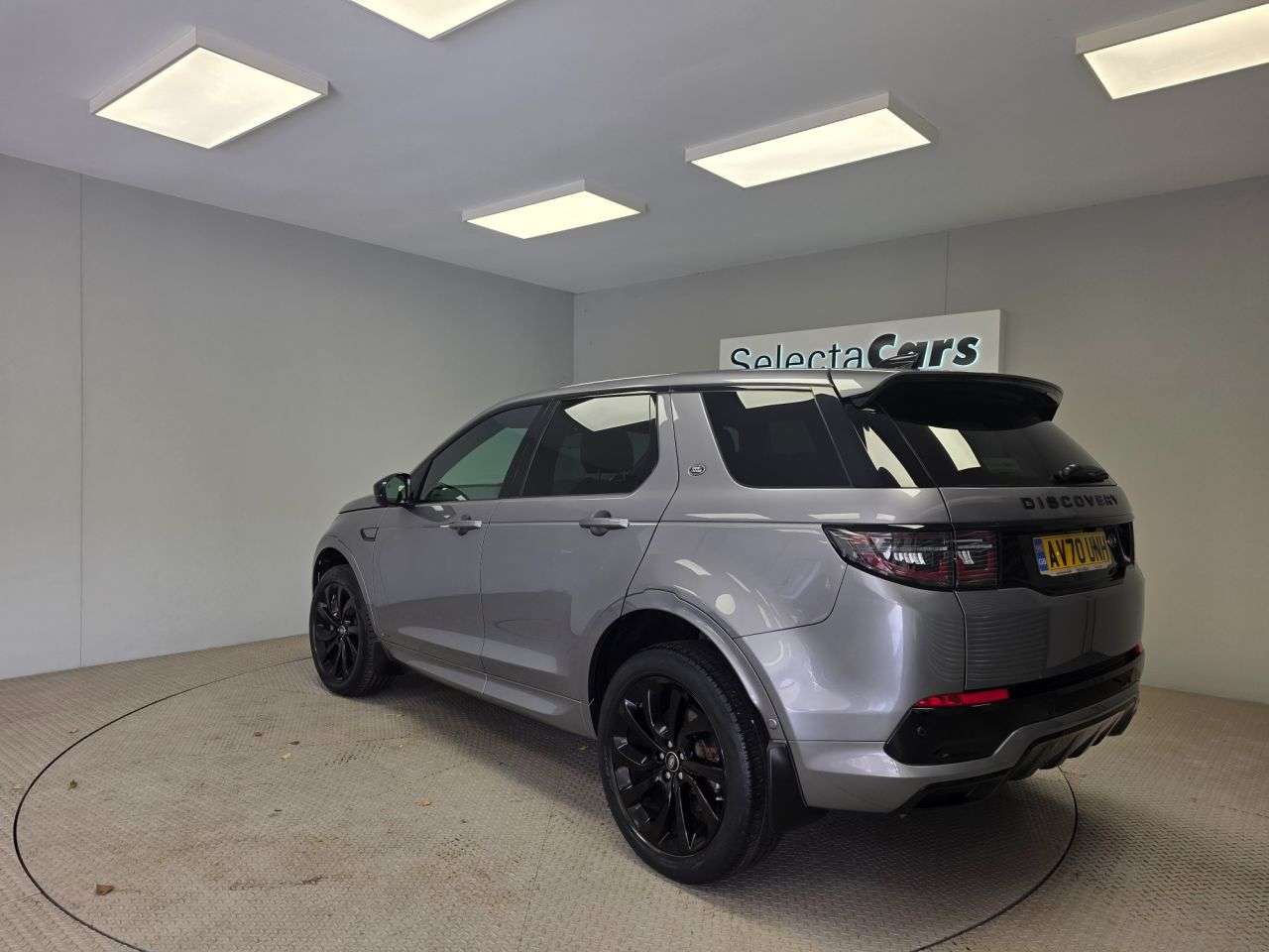 A 2020 LAND ROVER DISCOVERY SPORT 2.0 D200 MHEV R-Dynamic SE SUV 5dr Diesel Auto 4WD Euro 6 (s/s) (204 ps) A 2020 LAND ROVER DISCOVERY SPORT 2.0 D200 MHEV R-Dynamic SE SUV 5dr Diesel Auto 4WD Euro 6 (s/s) (204 ps)