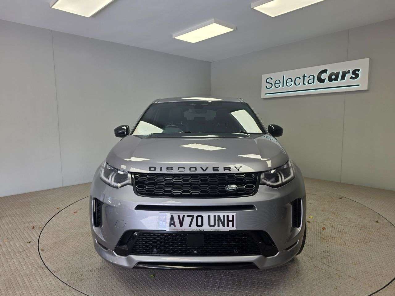 A 2020 LAND ROVER DISCOVERY SPORT 2.0 D200 MHEV R-Dynamic SE SUV 5dr Diesel Auto 4WD Euro 6 (s/s) (204 ps) A 2020 LAND ROVER DISCOVERY SPORT 2.0 D200 MHEV R-Dynamic SE SUV 5dr Diesel Auto 4WD Euro 6 (s/s) (204 ps)