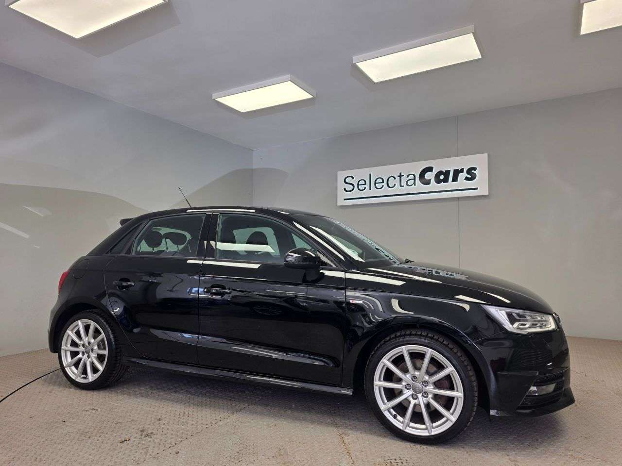 A 2018 AUDI A1 1.4 TFSI S line Sportback 5dr Petrol S Tronic Euro 6 (s/s) (Nav) (125 ps) A 2018 AUDI A1 1.4 TFSI S line Sportback 5dr Petrol S Tronic Euro 6 (s/s) (Nav) (125 ps)