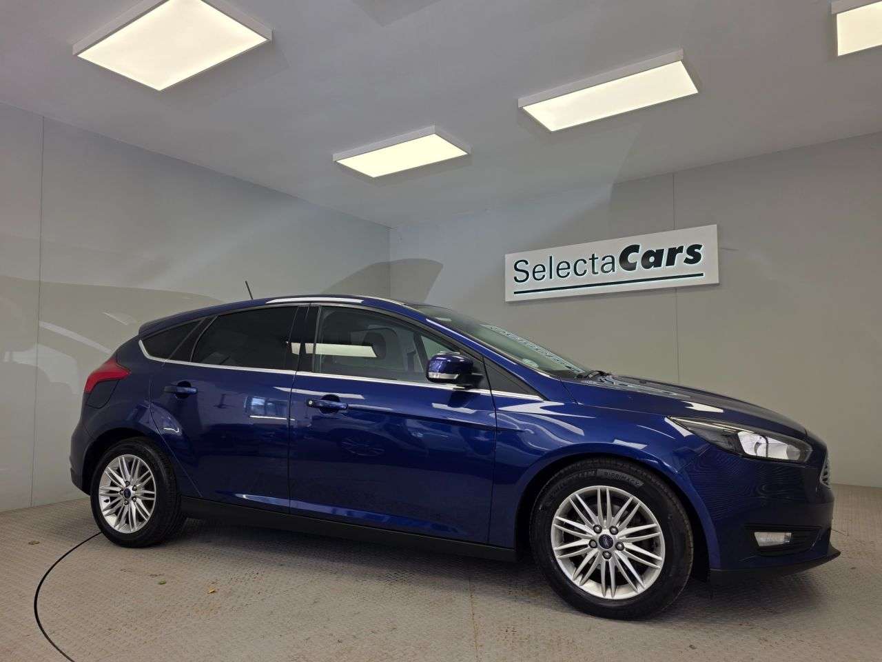 A 2017 FORD FOCUS 1.0T EcoBoost Zetec Edition Hatchback 5dr Petrol Manual Euro 6 (s/s) (125 p A 2017 FORD FOCUS 1.0T EcoBoost Zetec Edition Hatchback 5dr Petrol Manual Euro 6 (s/s) (125 p