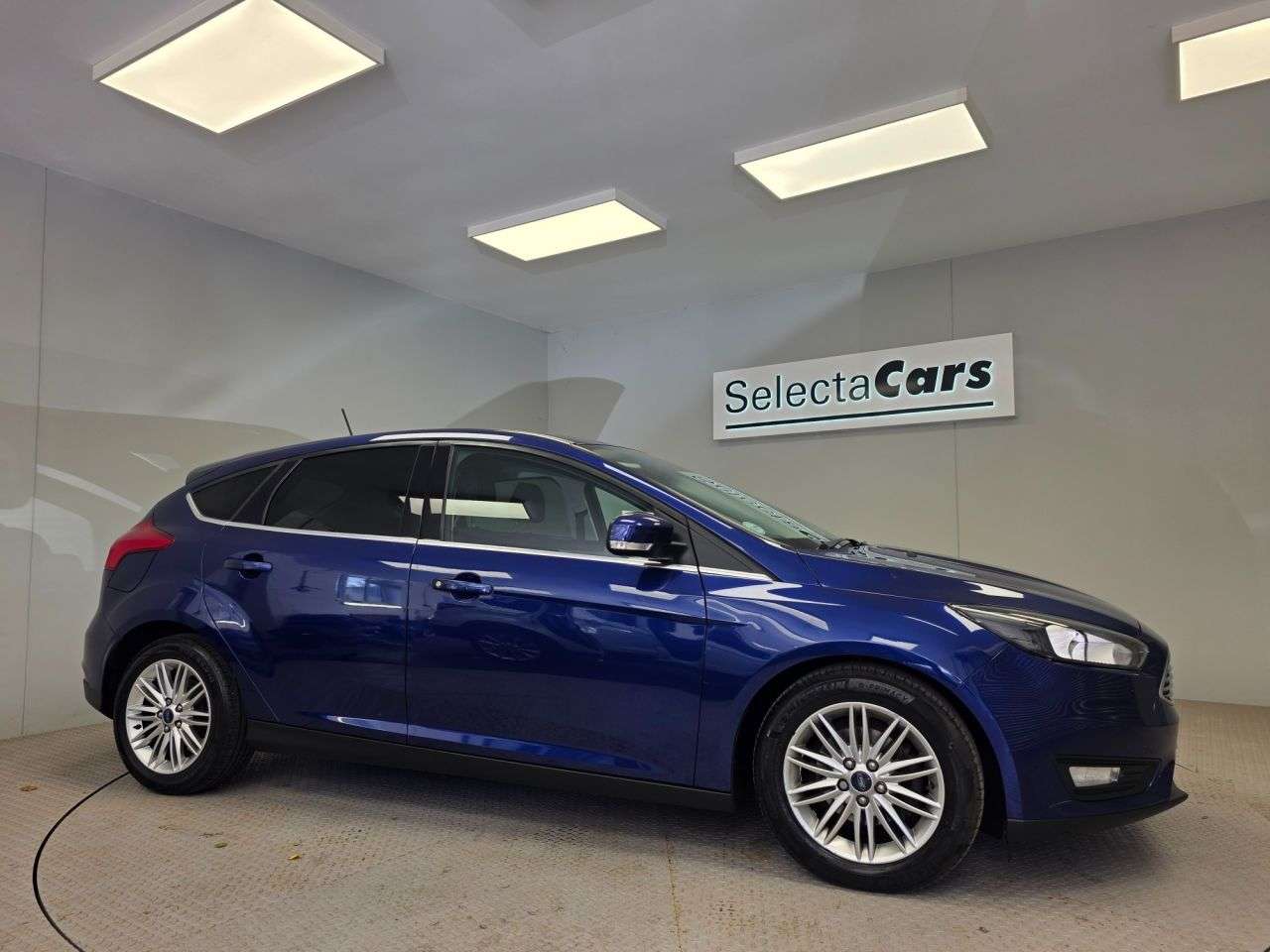 A 2017 FORD FOCUS 1.0T EcoBoost Zetec Edition Hatchback 5dr Petrol Manual Euro 6 (s/s) (125 p A 2017 FORD FOCUS 1.0T EcoBoost Zetec Edition Hatchback 5dr Petrol Manual Euro 6 (s/s) (125 p