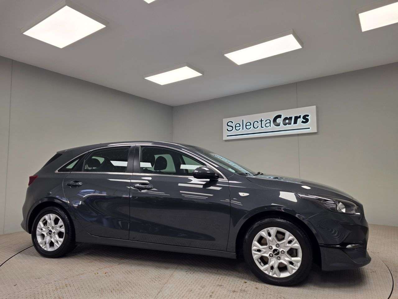 A 2022 KIA CEED 1.0 T-GDi 2 Hatchback 5dr Petrol Manual Euro 6 (s/s) (118 bhp) A 2022 KIA CEED 1.0 T-GDi 2 Hatchback 5dr Petrol Manual Euro 6 (s/s) (118 bhp)