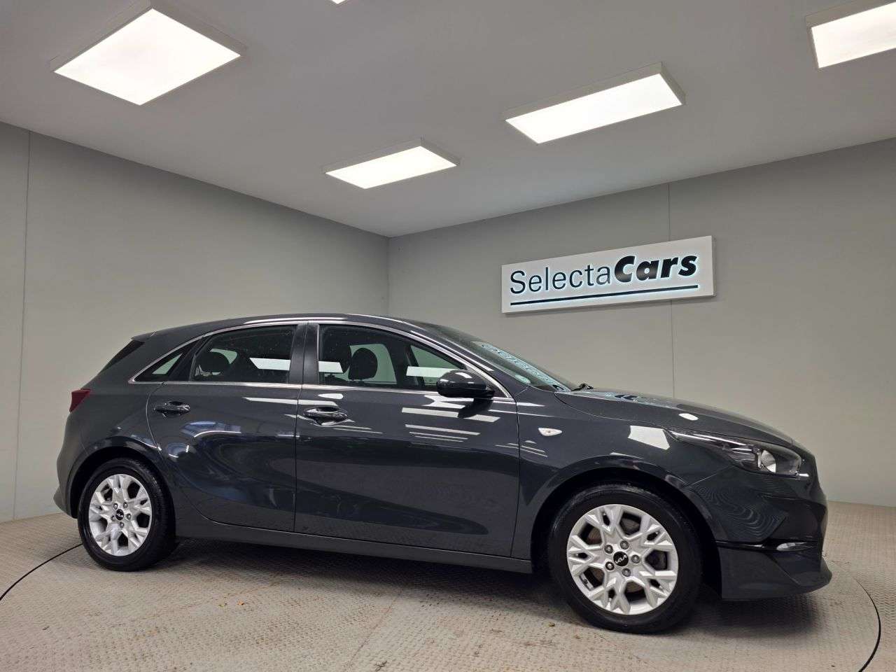 A 2022 KIA CEED 1.0 T-GDi 2 Hatchback 5dr Petrol Manual Euro 6 (s/s) (118 bhp) A 2022 KIA CEED 1.0 T-GDi 2 Hatchback 5dr Petrol Manual Euro 6 (s/s) (118 bhp)