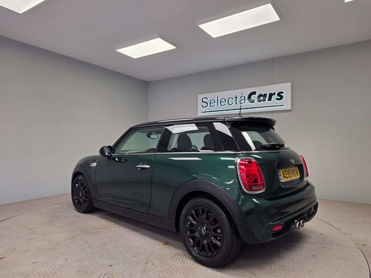 A 2019 MINI HATCH 2.0 Cooper S Classic Hatchback 3dr Petrol Steptronic Euro 6 (s/s) (192 ps) A 2019 MINI HATCH 2.0 Cooper S Classic Hatchback 3dr Petrol Steptronic Euro 6 (s/s) (192 ps)