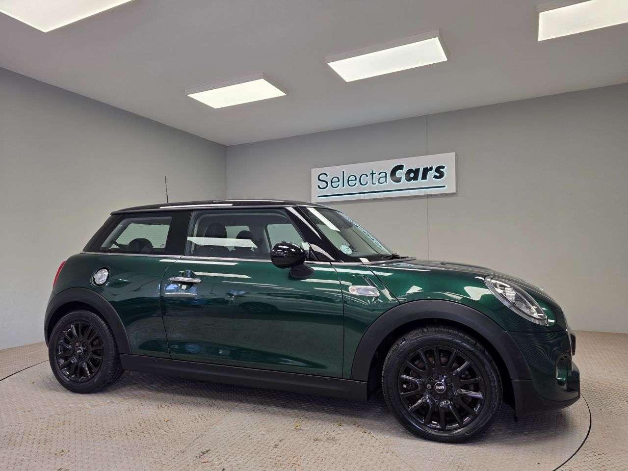 A 2019 MINI HATCH 2.0 Cooper S Classic Hatchback 3dr Petrol Steptronic Euro 6 (s/s) (192 ps) A 2019 MINI HATCH 2.0 Cooper S Classic Hatchback 3dr Petrol Steptronic Euro 6 (s/s) (192 ps)