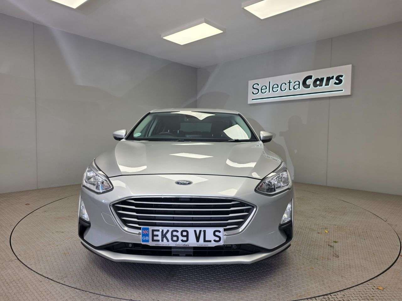 A 2019 FORD FOCUS 1.0T EcoBoost Zetec Hatchback 5dr Petrol Manual Euro 6 (s/s) (100 ps) A 2019 FORD FOCUS 1.0T EcoBoost Zetec Hatchback 5dr Petrol Manual Euro 6 (s/s) (100 ps)
