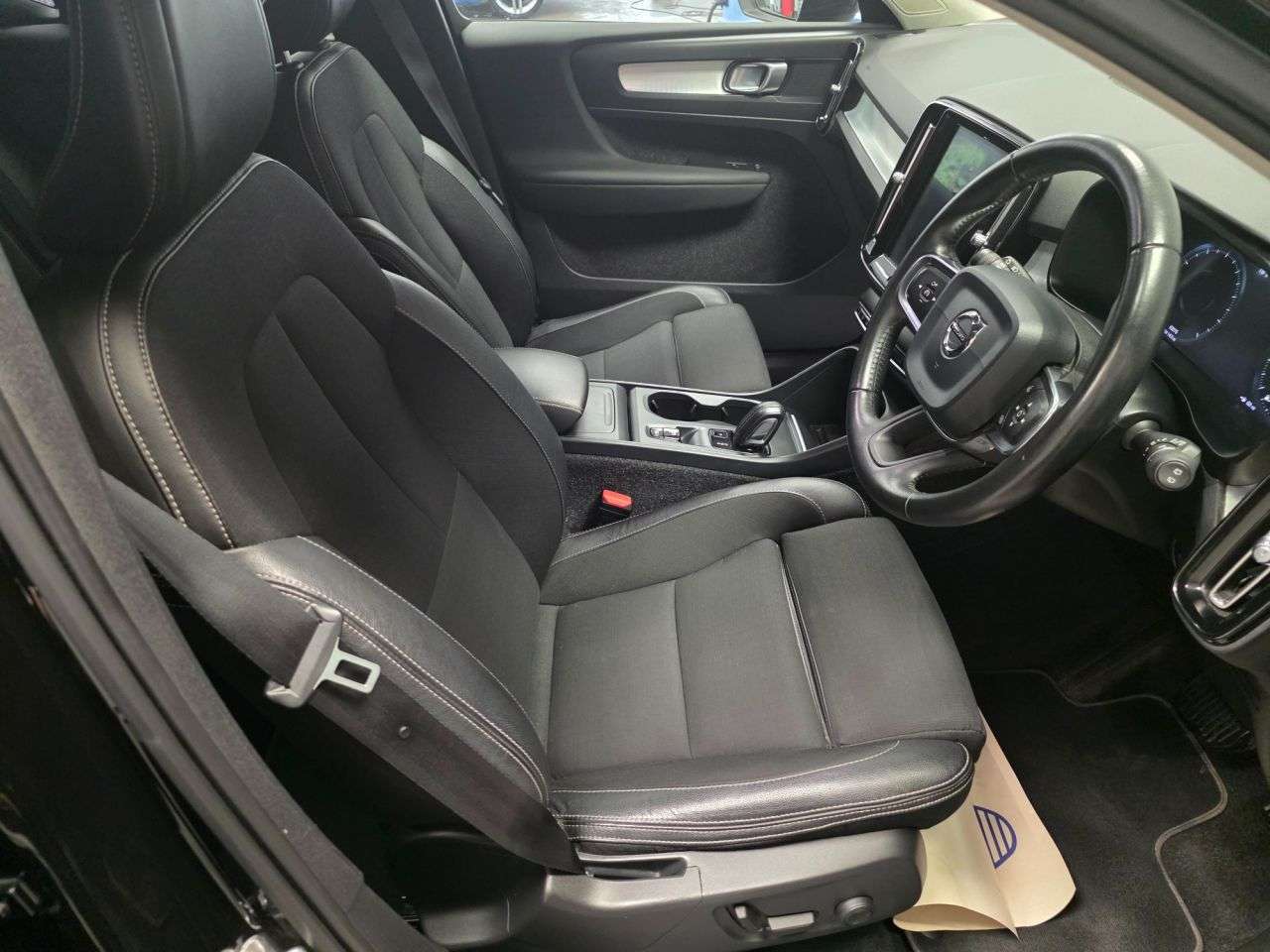 2019 VOLVO XC40 2019 VOLVO XC40