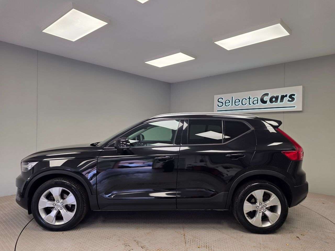 2019 VOLVO XC40 2019 VOLVO XC40