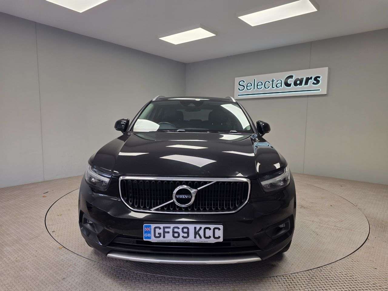2019 VOLVO XC40 2019 VOLVO XC40
