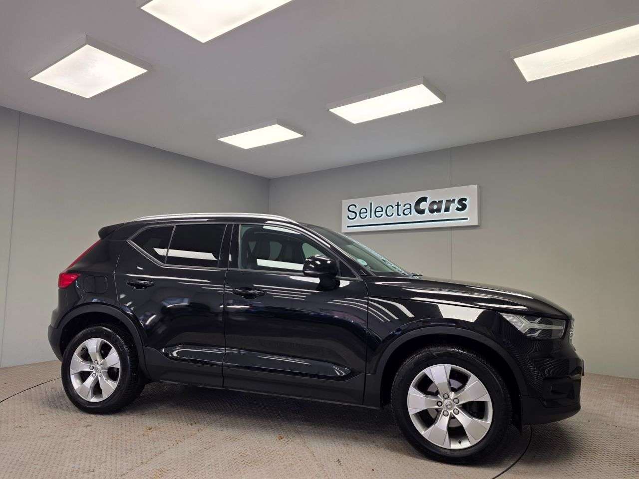 A 2019 VOLVO XC40 1.5 T3 Momentum Pro SUV 5dr Petrol Auto Euro 6 (s/s) (163 ps) A 2019 VOLVO XC40 1.5 T3 Momentum Pro SUV 5dr Petrol Auto Euro 6 (s/s) (163 ps)