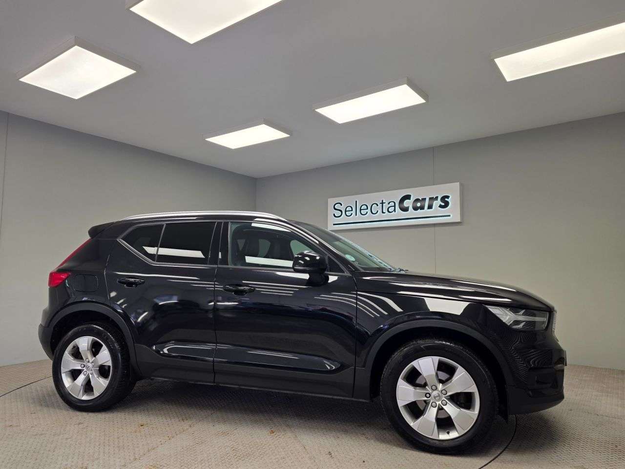 2019 VOLVO XC40 2019 VOLVO XC40