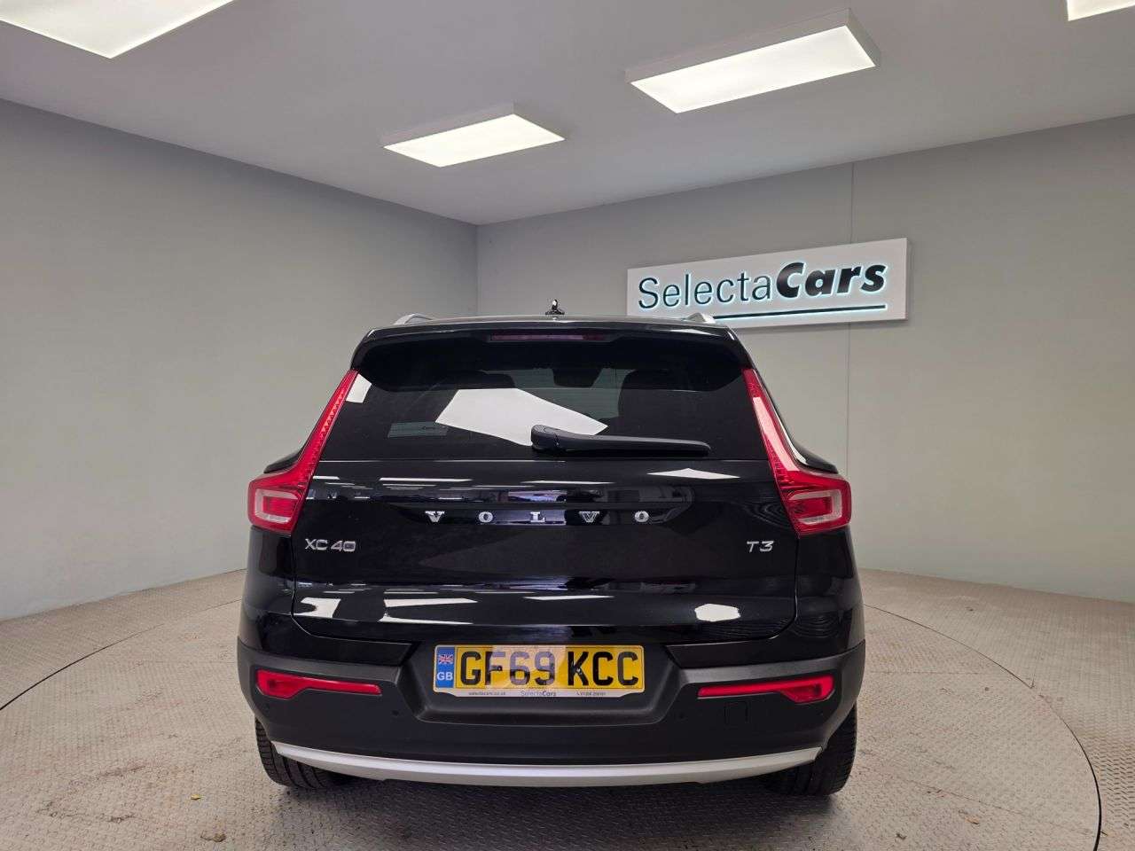 2019 VOLVO XC40 2019 VOLVO XC40