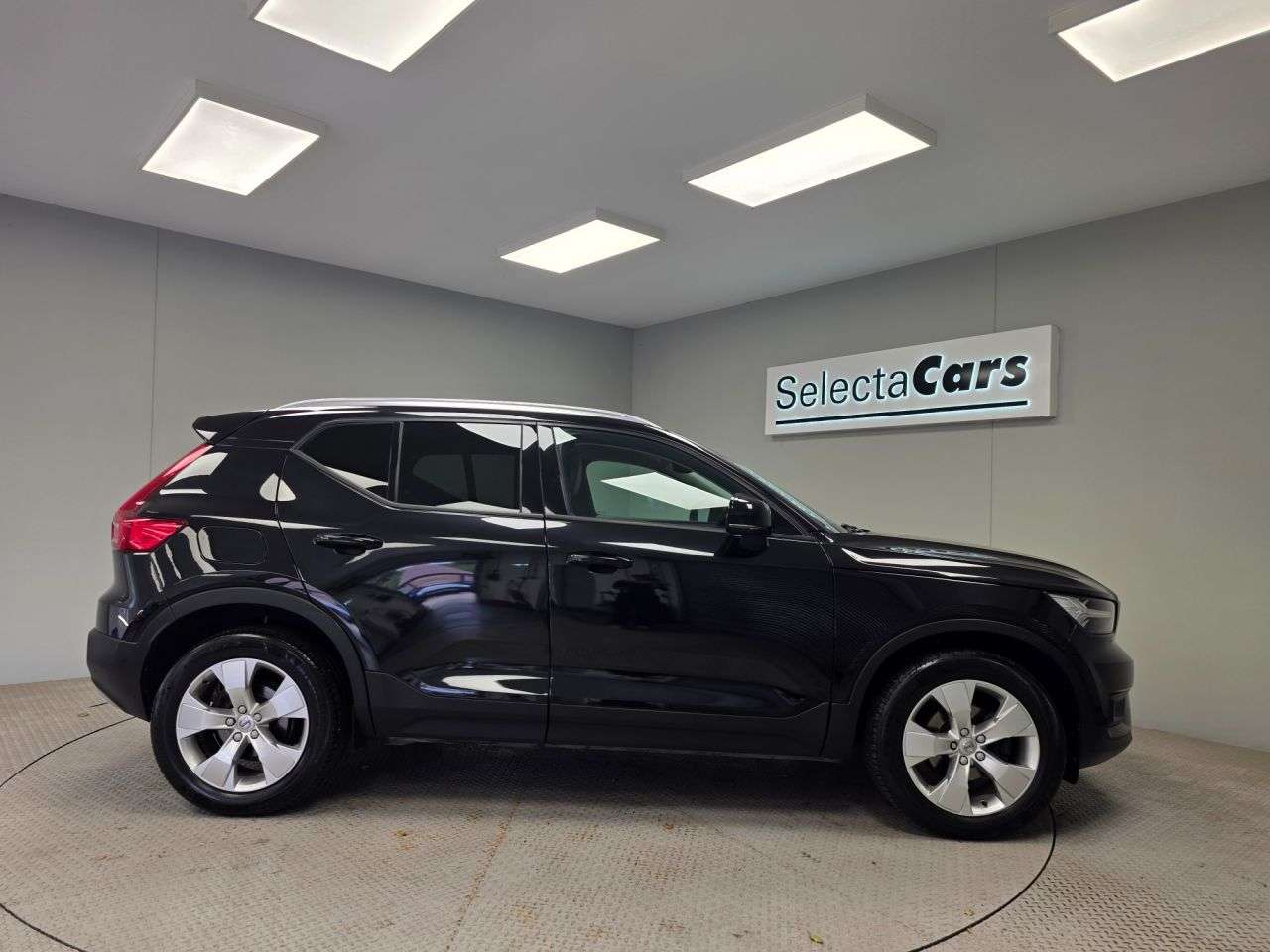 2019 VOLVO XC40 2019 VOLVO XC40