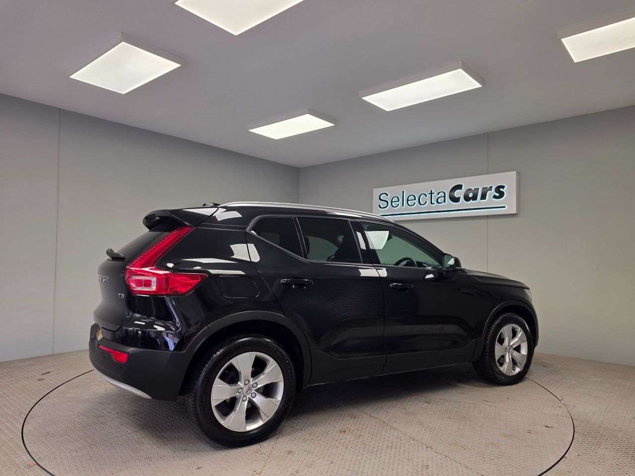 2019 VOLVO XC40 2019 VOLVO XC40