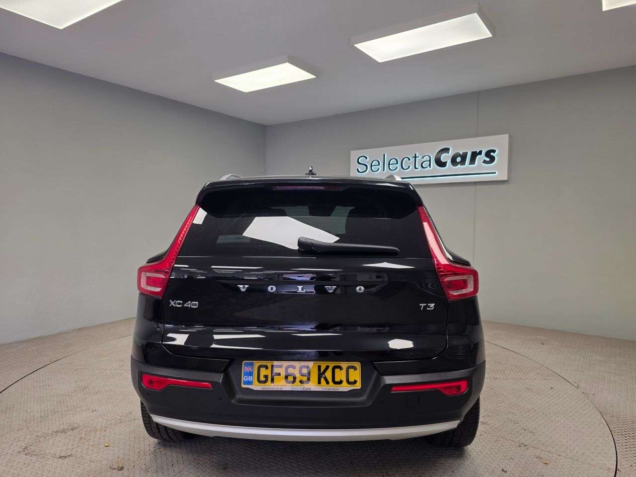 2019 VOLVO XC40 2019 VOLVO XC40