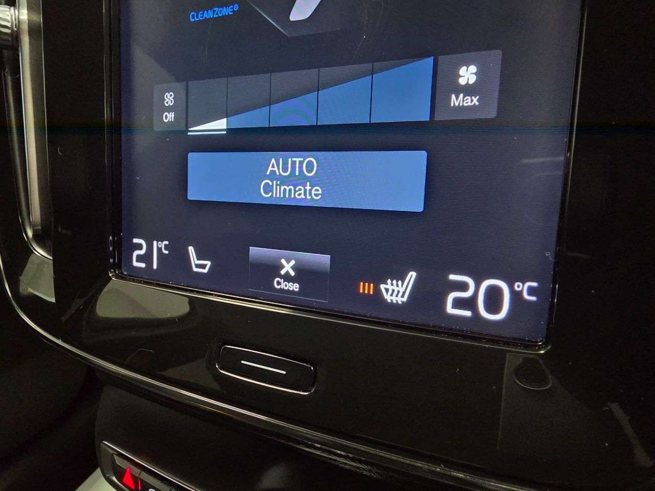 2019 VOLVO XC40 2019 VOLVO XC40