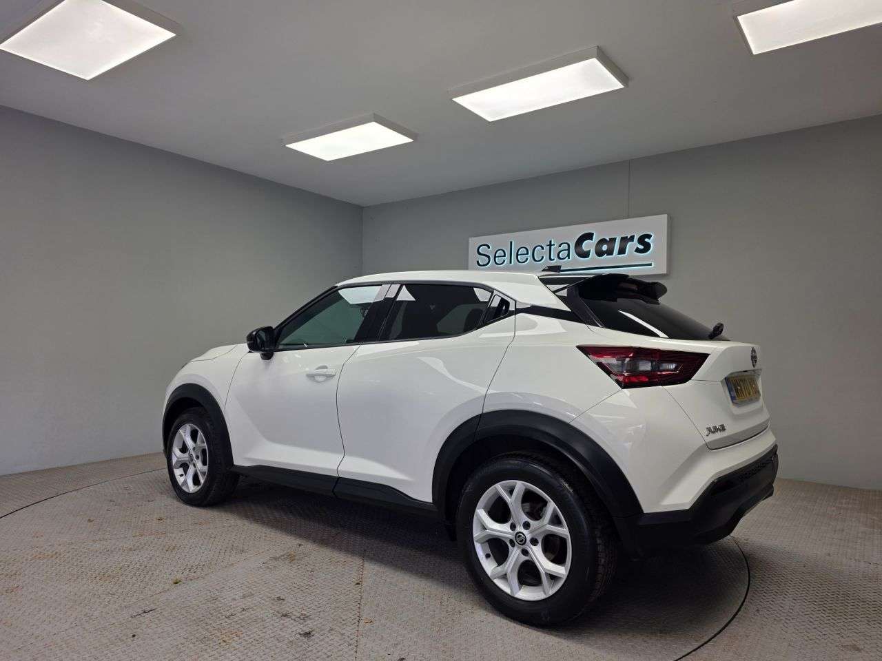 A 2020 NISSAN JUKE 1.0 DIG-T N-Connecta SUV 5dr Petrol Manual Euro 6 (s/s) (114 ps) A 2020 NISSAN JUKE 1.0 DIG-T N-Connecta SUV 5dr Petrol Manual Euro 6 (s/s) (114 ps)